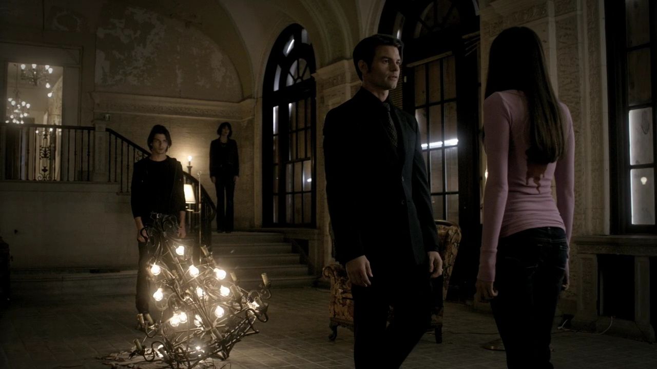 208VampireDiaries1282.jpg