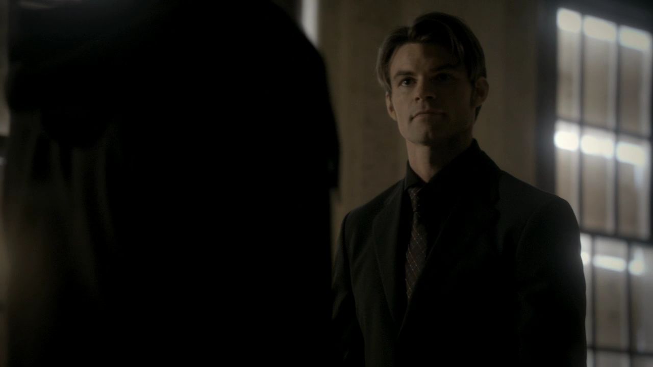 208VampireDiaries1296.jpg