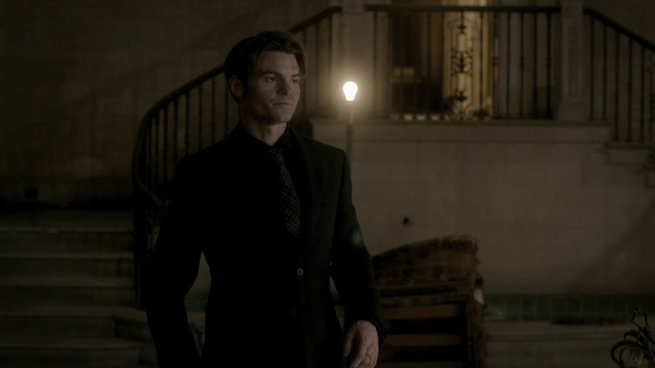 208VampireDiaries1339.jpg