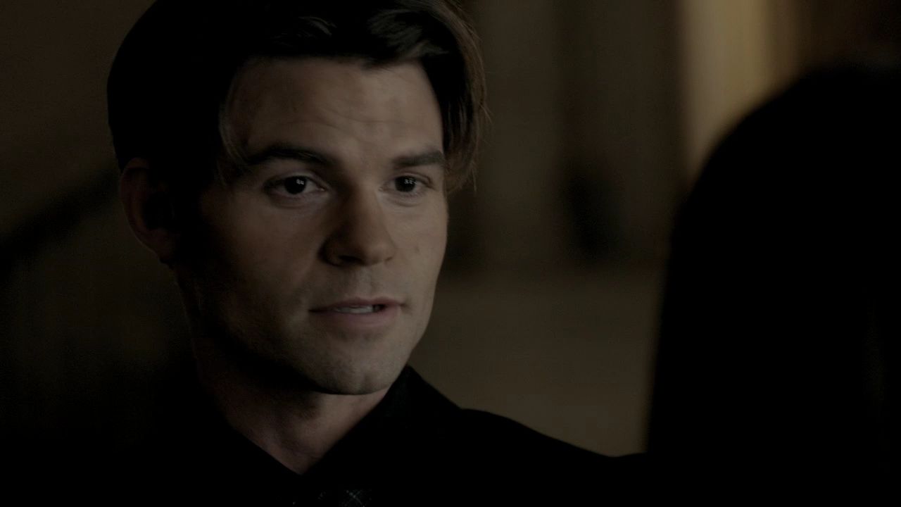 208VampireDiaries1352.jpg