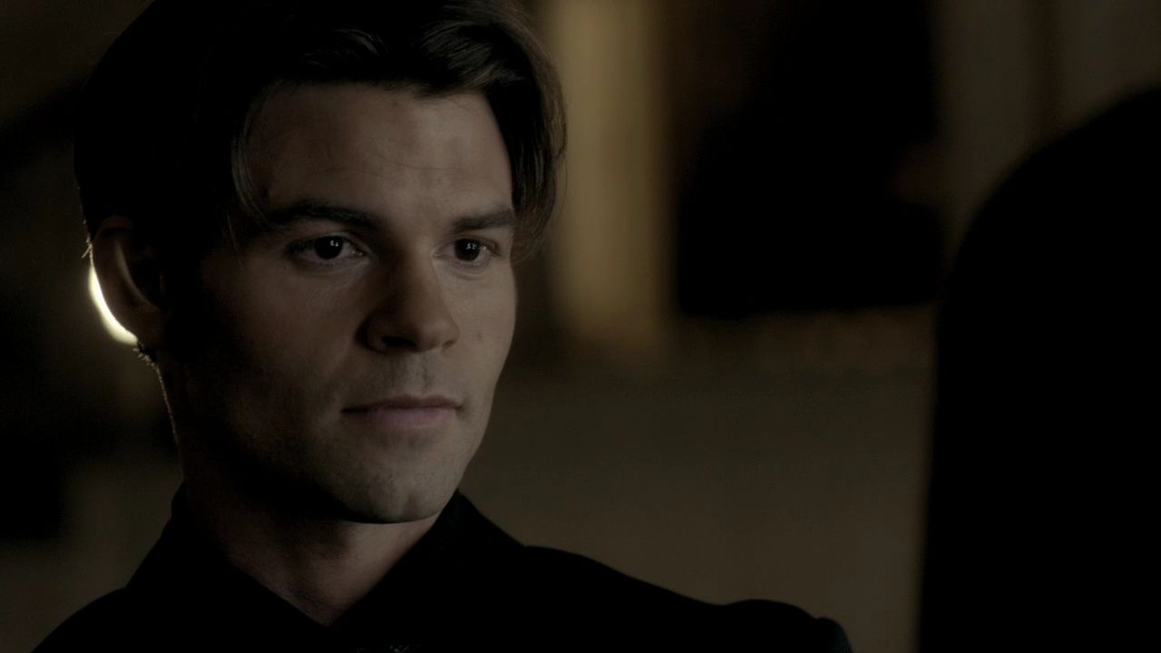 208VampireDiaries1354.jpg