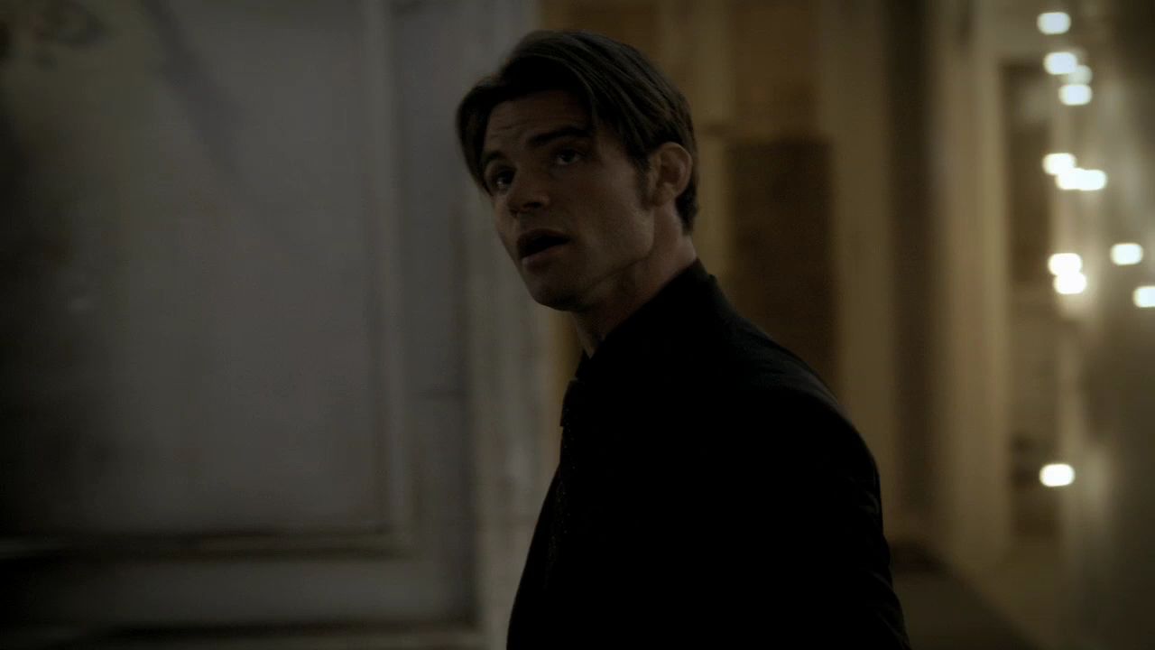 208VampireDiaries1435.jpg