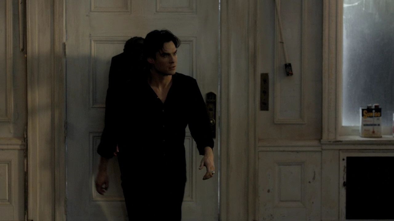 208VampireDiaries1502.jpg