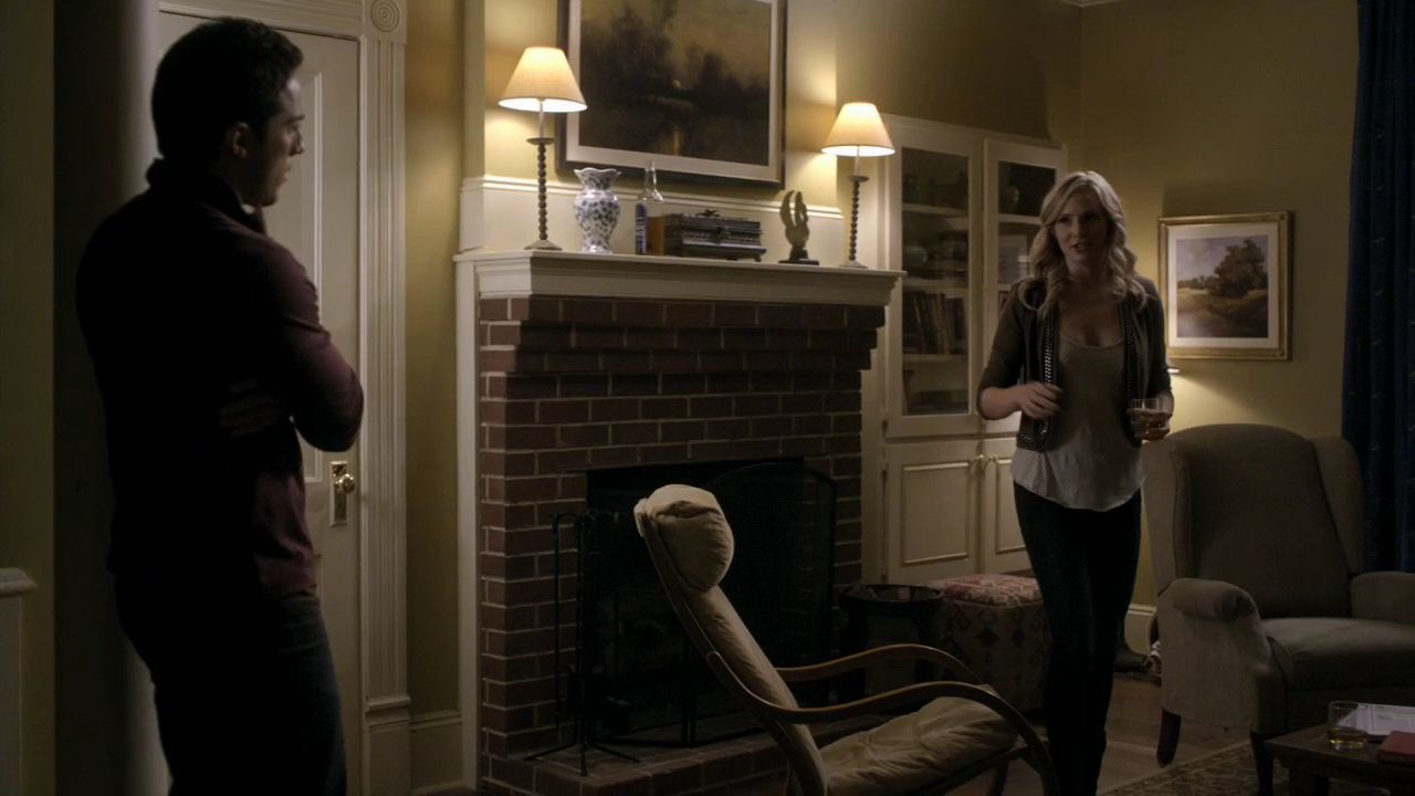 208VampireDiaries1702.jpg