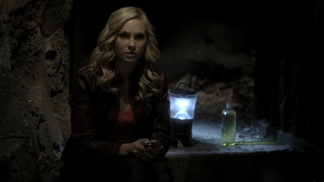 211VampireDiaries0774.jpg
