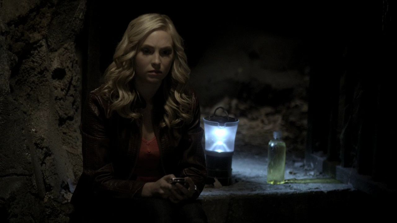 211VampireDiaries0775.jpg