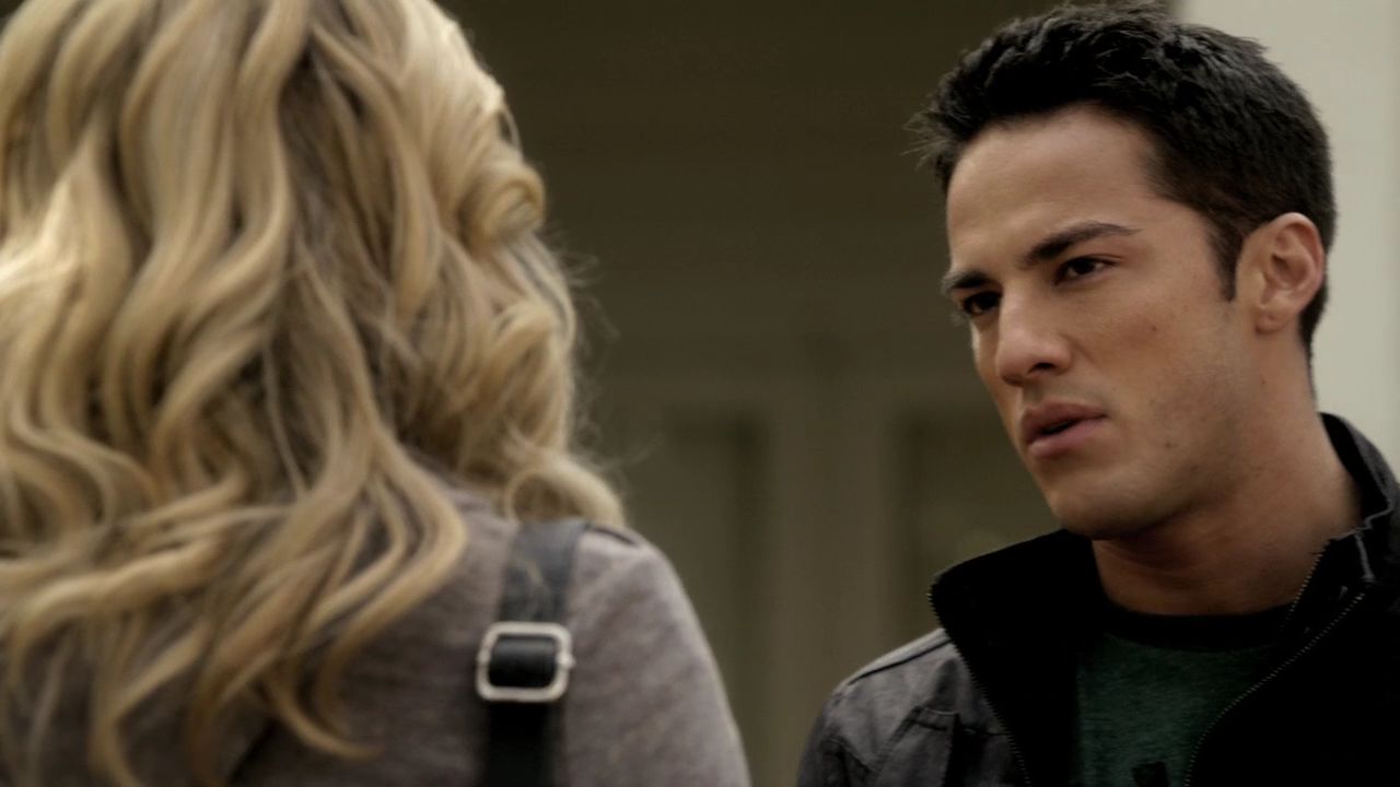 213VampireDiaries0060.jpg