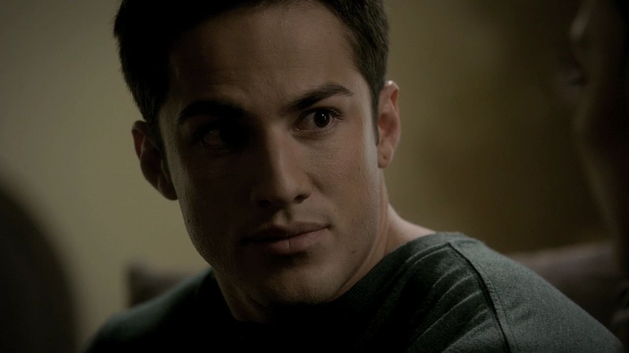 213VampireDiaries0313.jpg