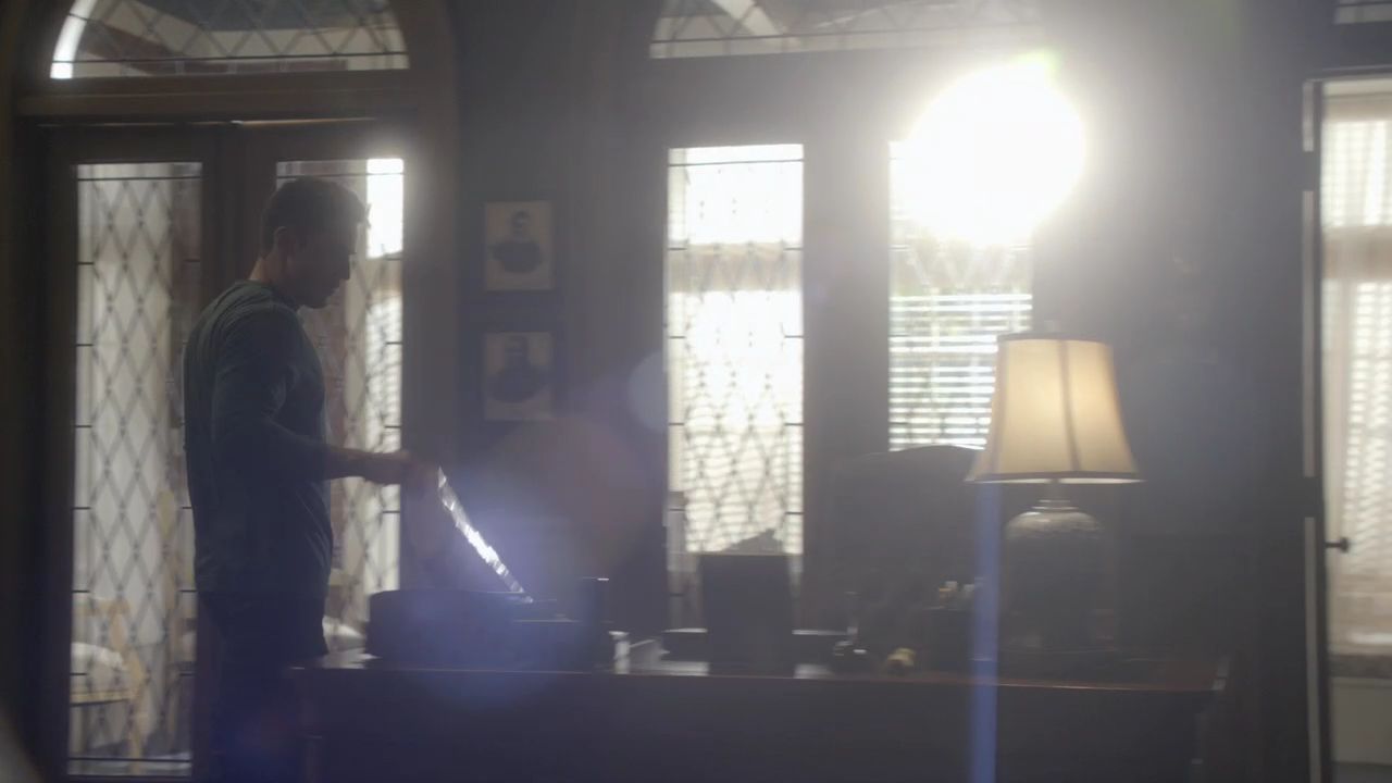 213VampireDiaries0370.jpg
