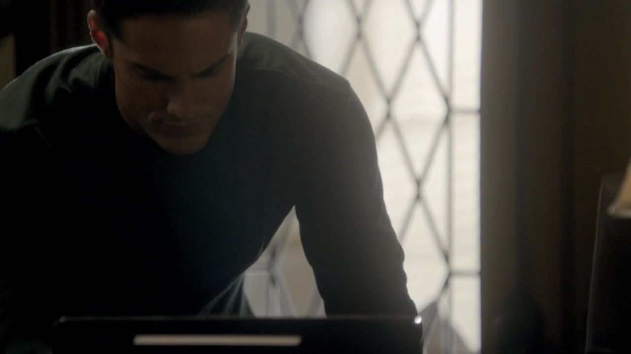 213VampireDiaries0372.jpg