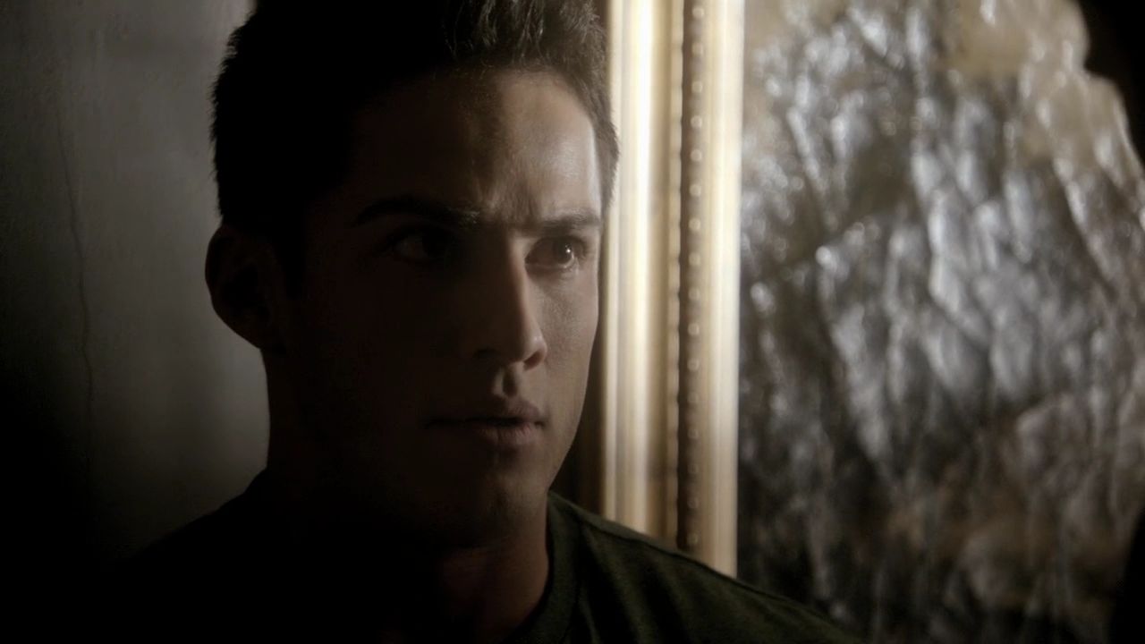 213VampireDiaries0439.jpg