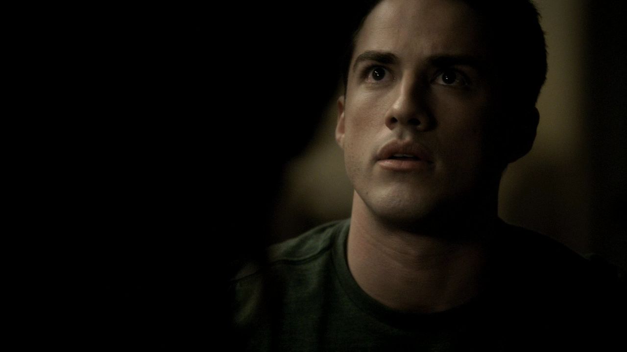 213VampireDiaries0809.jpg