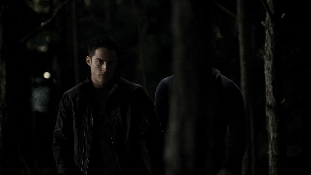 213VampireDiaries1021.jpg