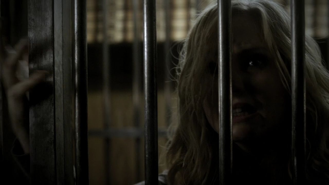 213VampireDiaries1128.jpg