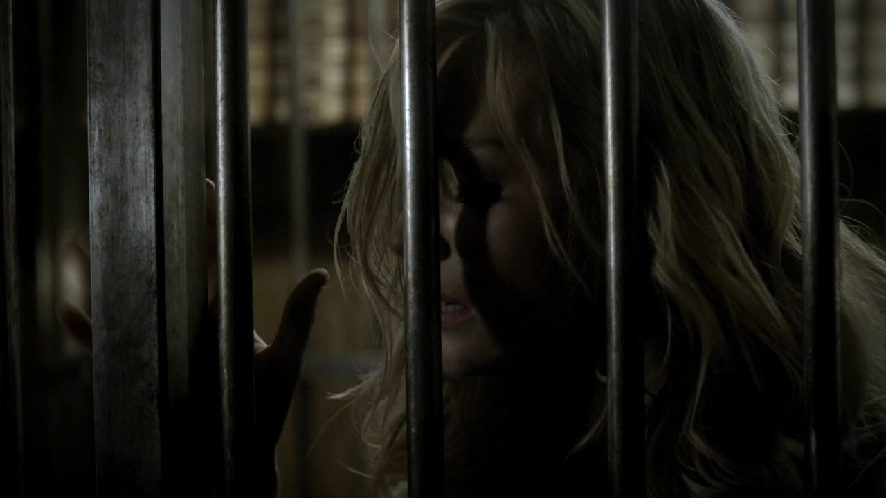 213VampireDiaries1143.jpg