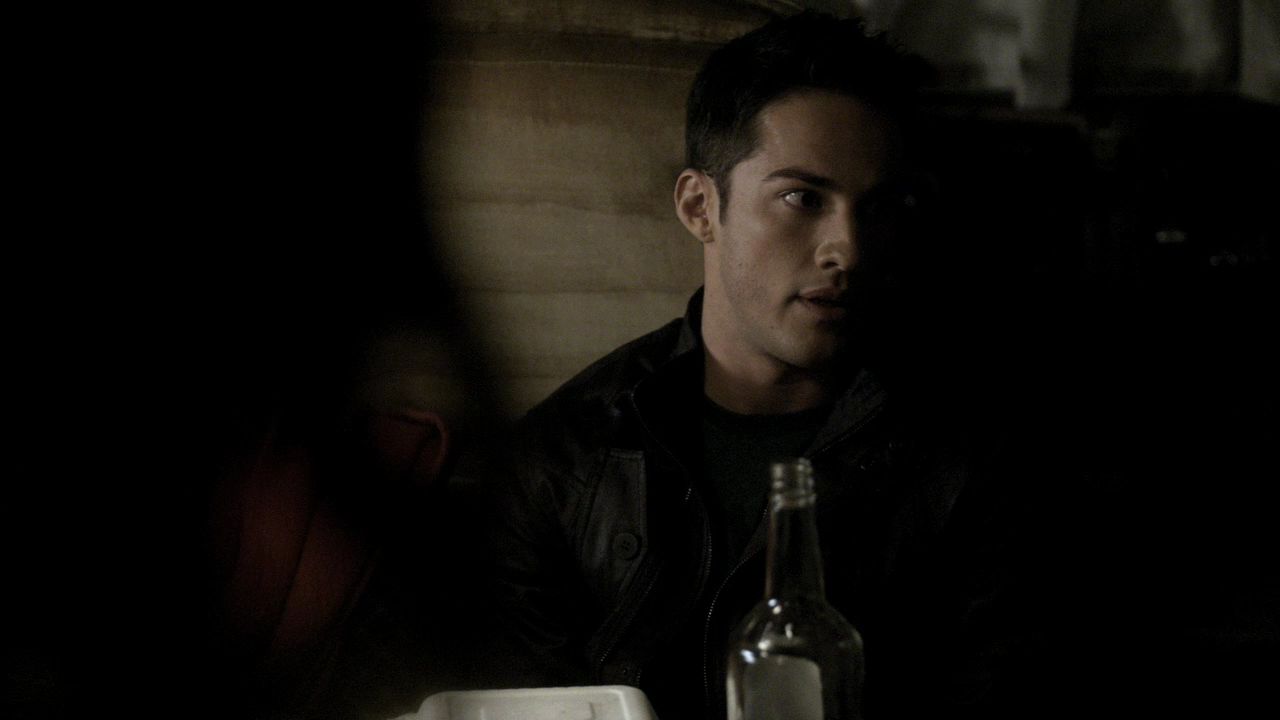 213VampireDiaries1543.jpg