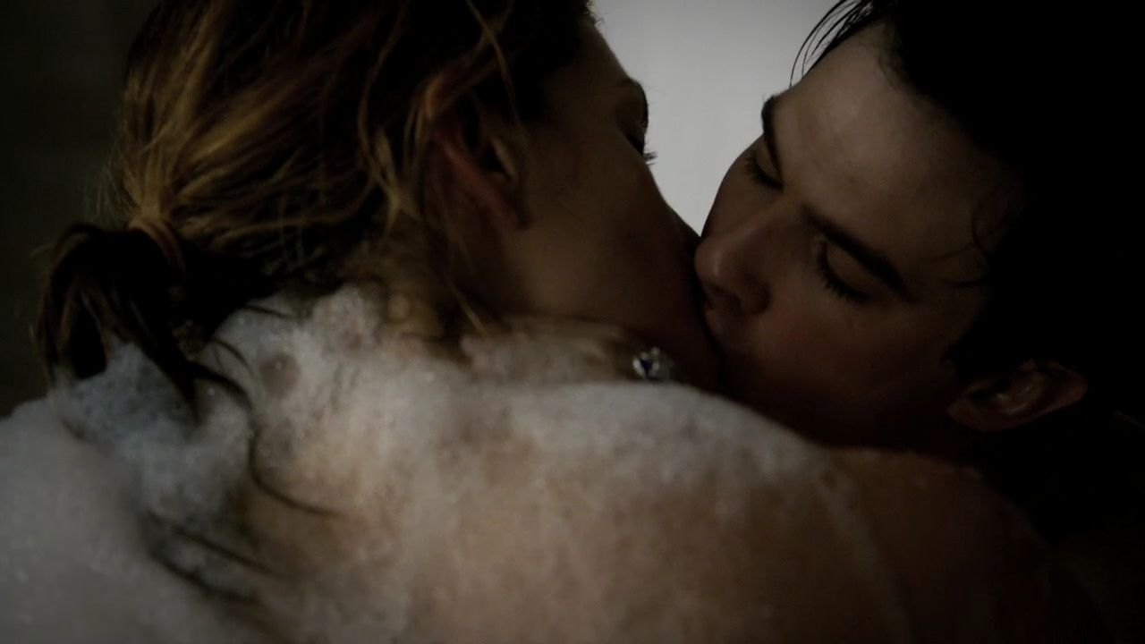213VampireDiaries1723.jpg