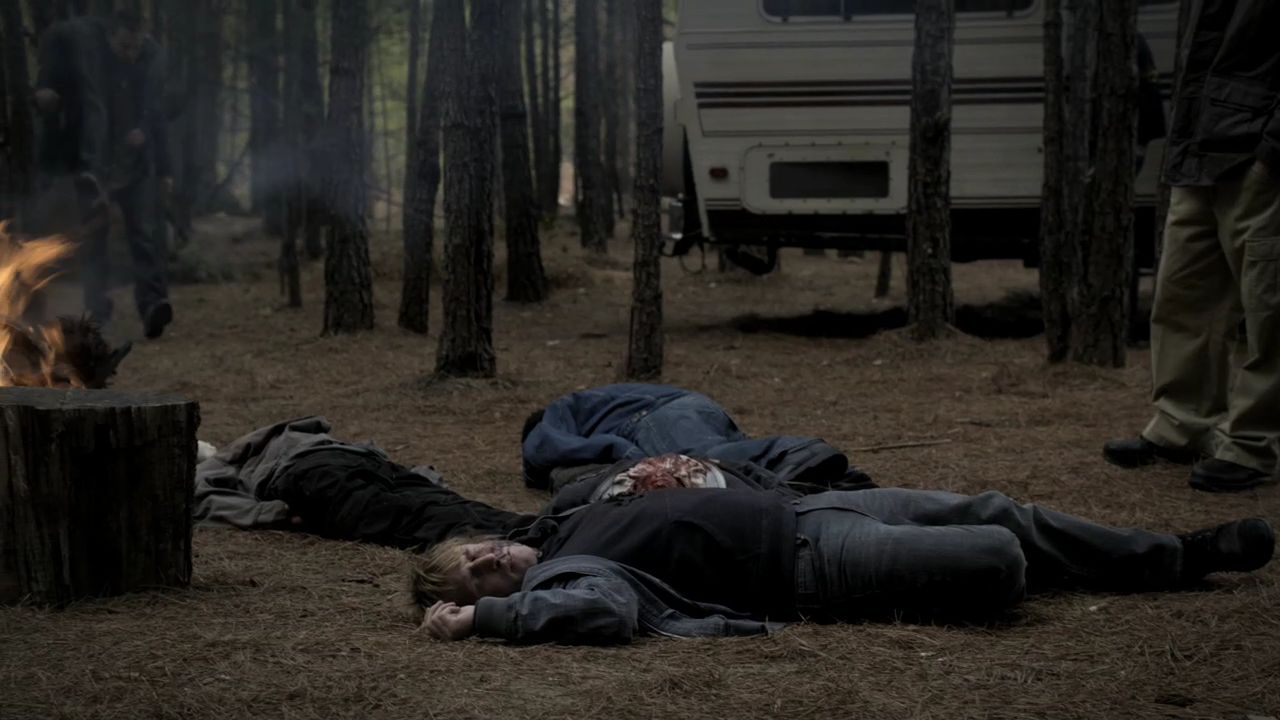214VampireDiaries0003.jpg