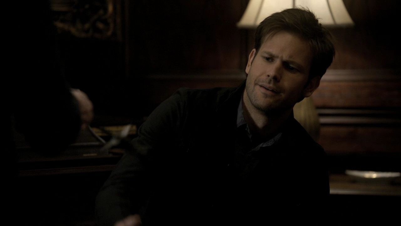 214VampireDiaries0153.jpg