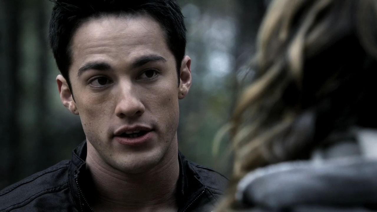 214VampireDiaries0205.jpg