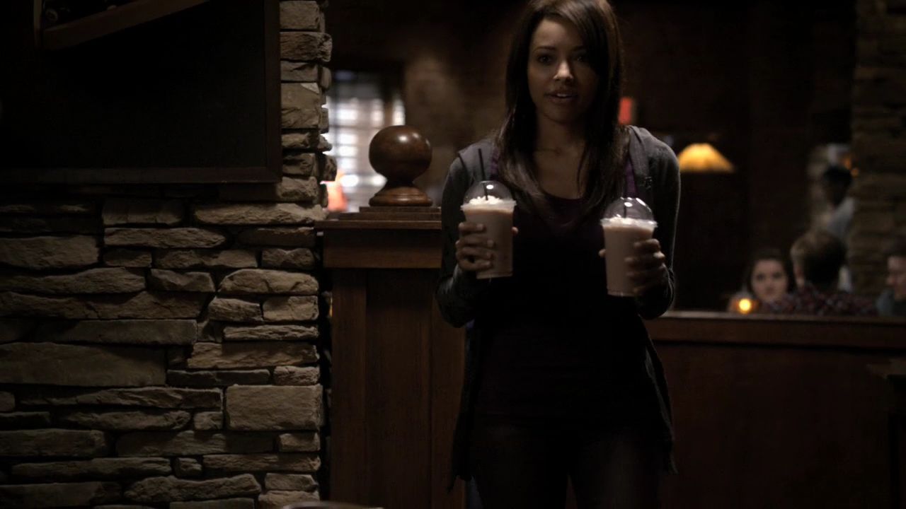 214VampireDiaries0490.jpg