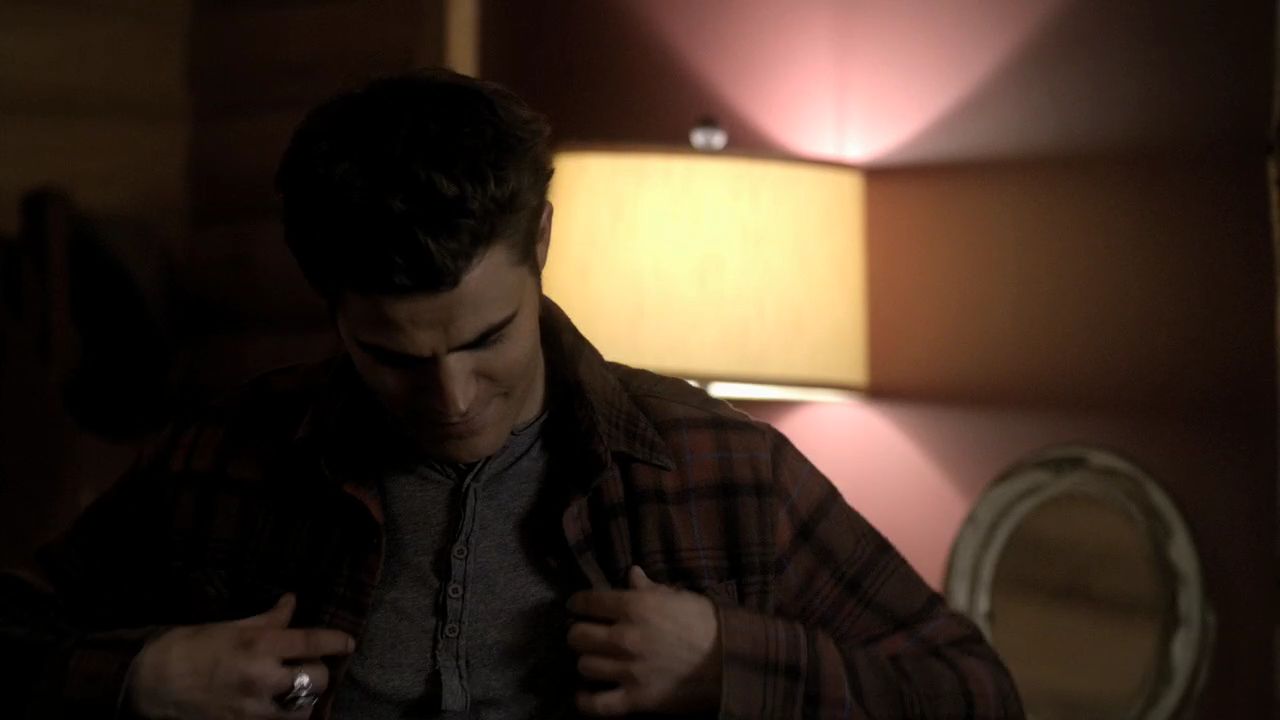 214VampireDiaries0710.jpg
