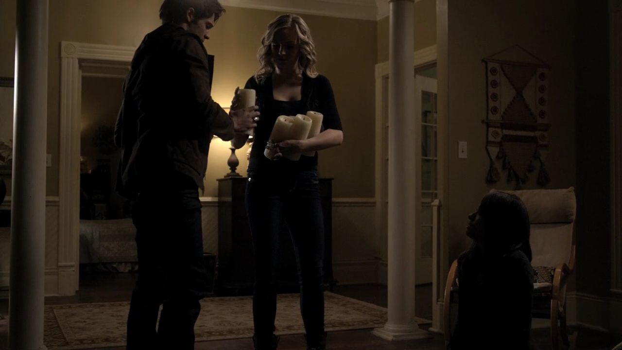 214VampireDiaries0777.jpg