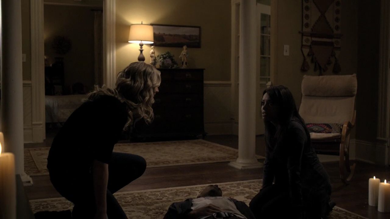 214VampireDiaries0803.jpg