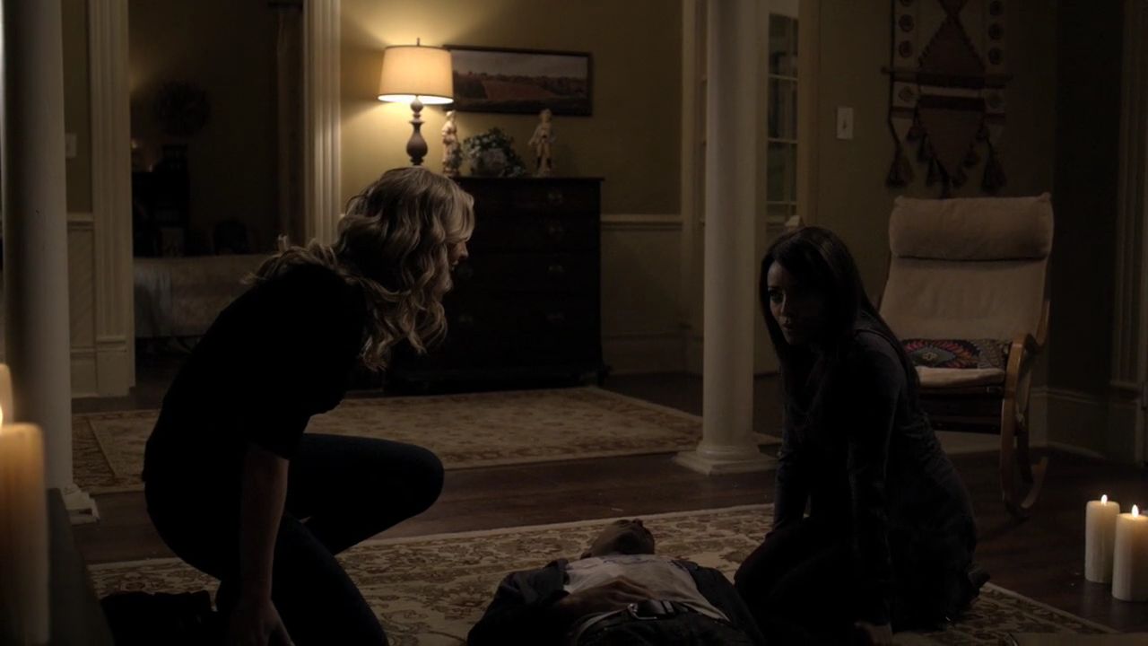 214VampireDiaries0804.jpg