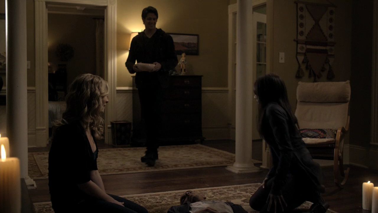 214VampireDiaries0833.jpg