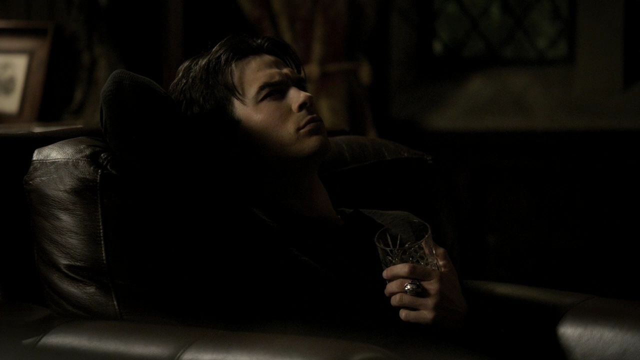 214VampireDiaries0850.jpg