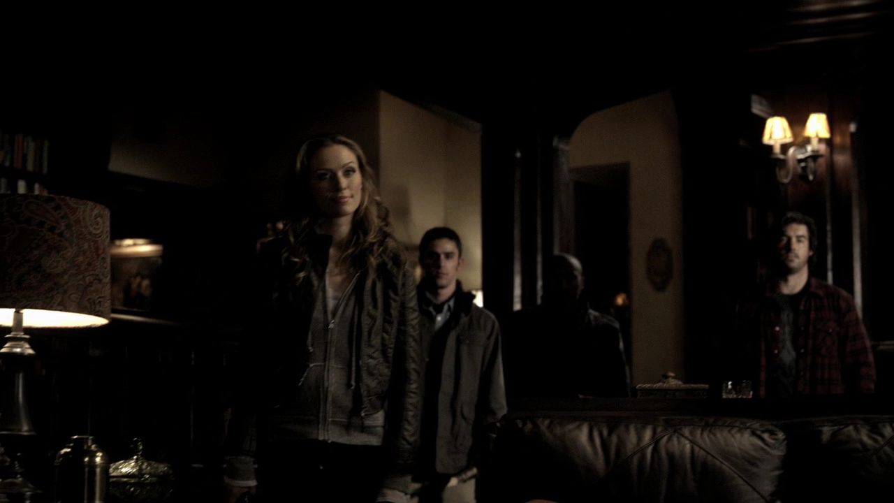214VampireDiaries1048.jpg