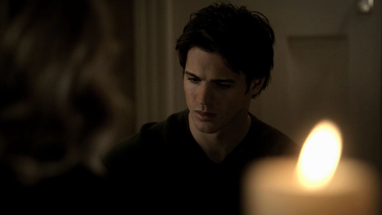 214VampireDiaries1101.jpg