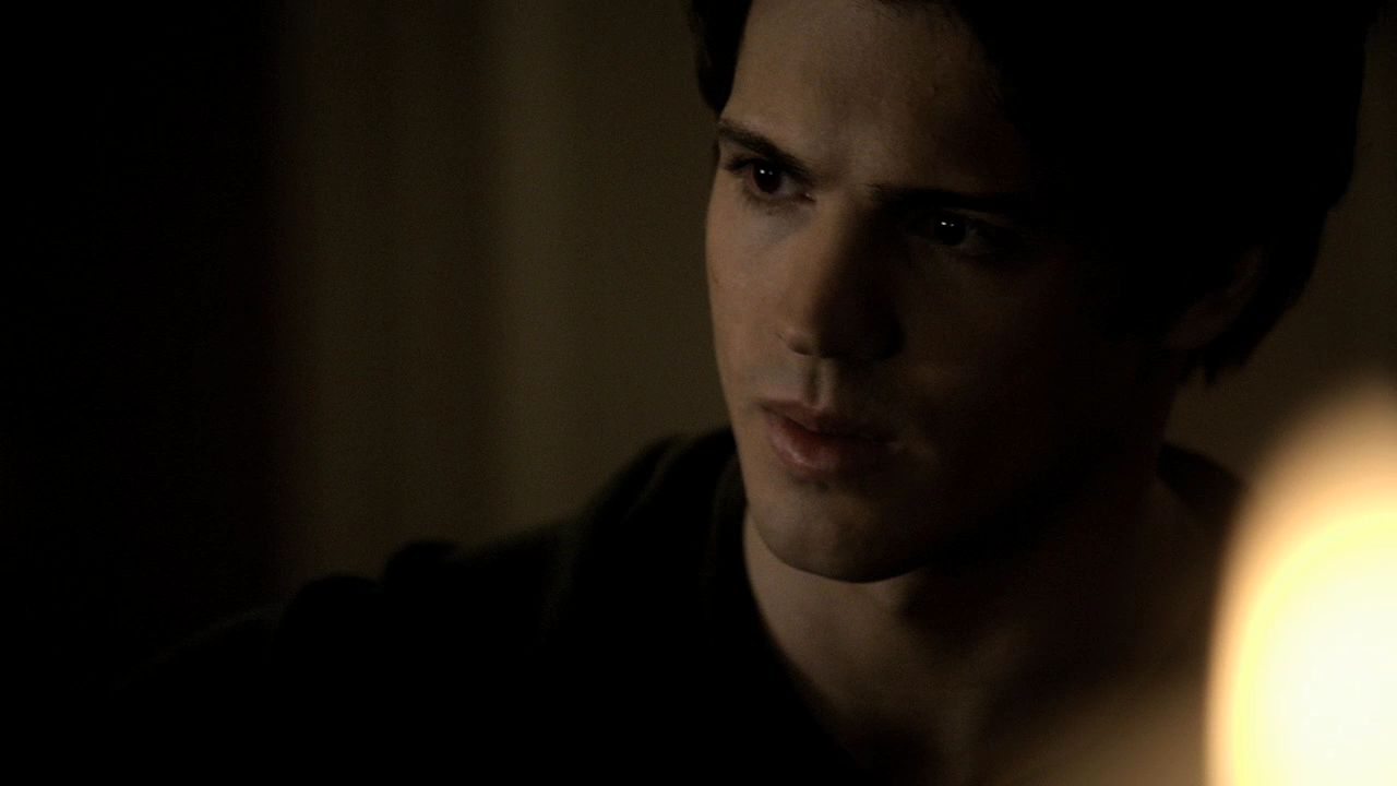 214VampireDiaries1143.jpg