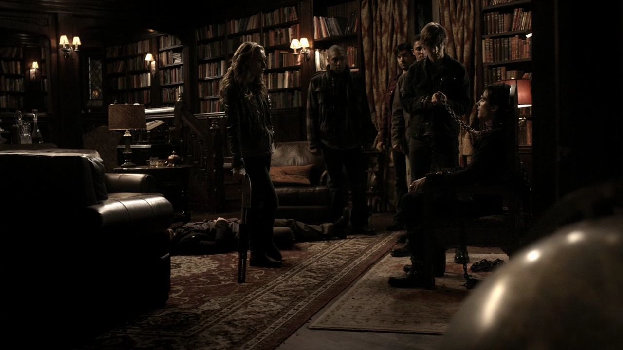 214VampireDiaries1347.jpg