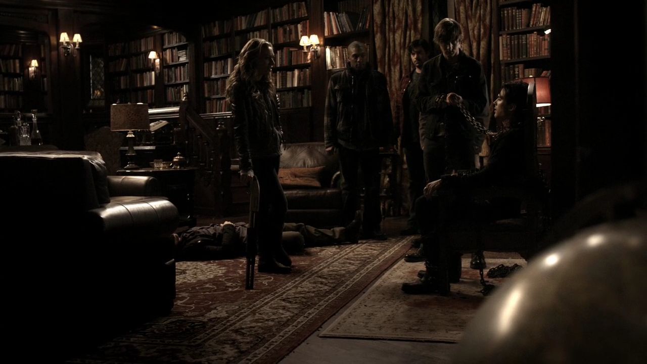 214VampireDiaries1348.jpg