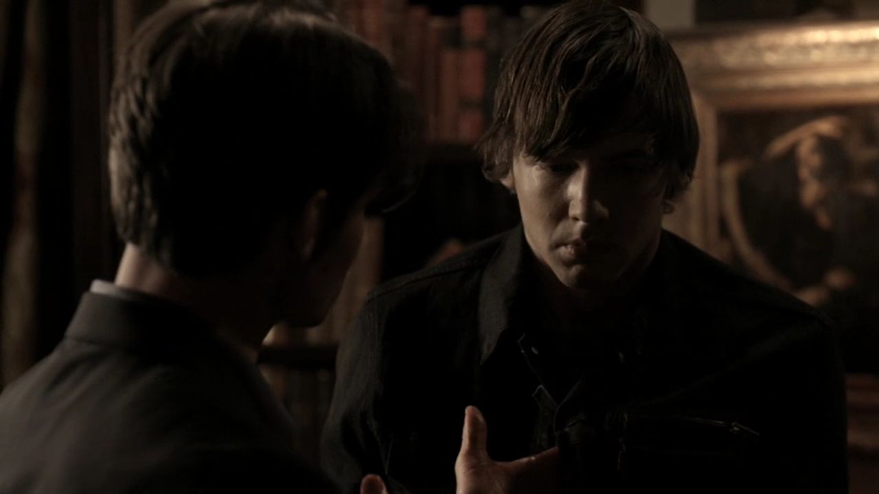 214VampireDiaries1385.jpg