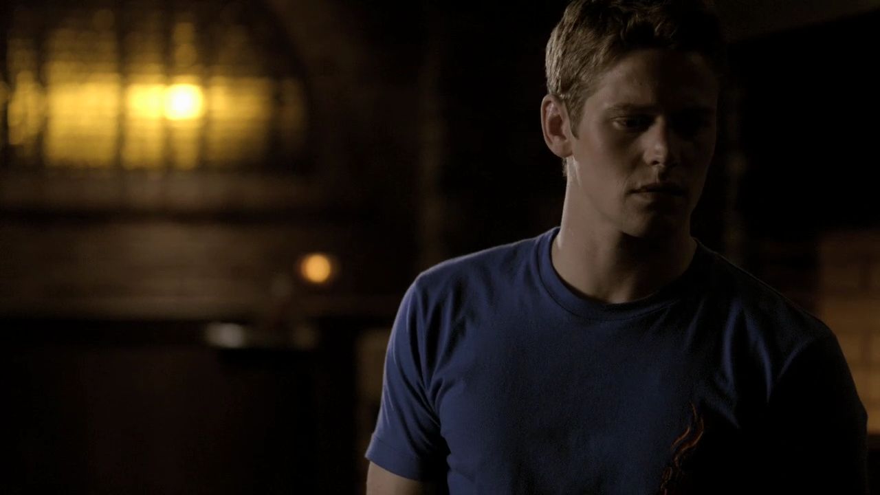 214VampireDiaries1610.jpg