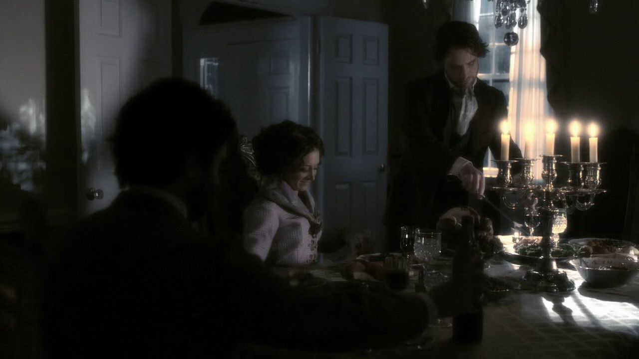215VampireDiaries0005.jpg