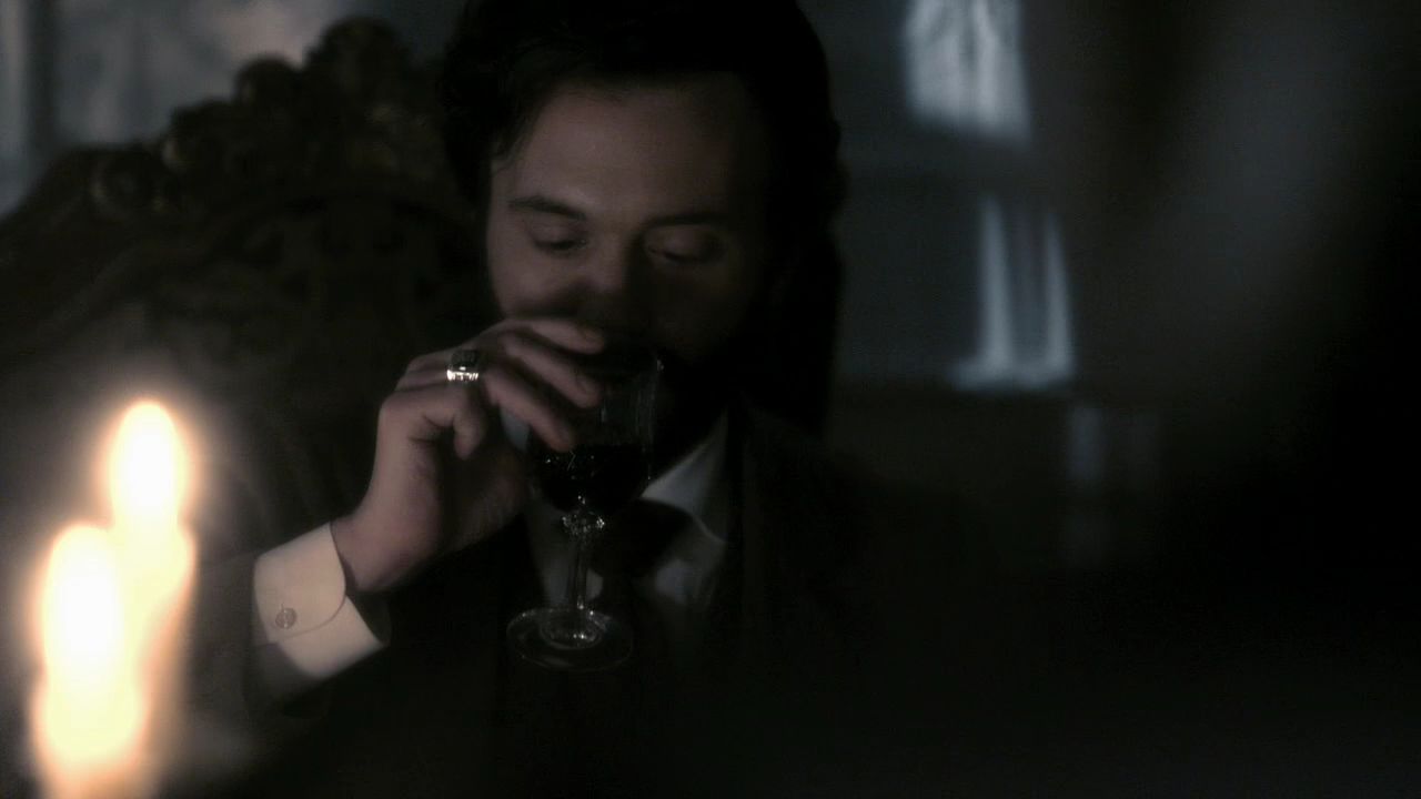 215VampireDiaries0006.jpg