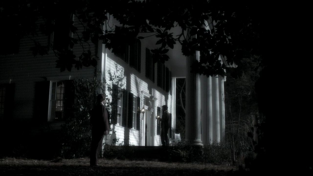 215VampireDiaries0061.jpg