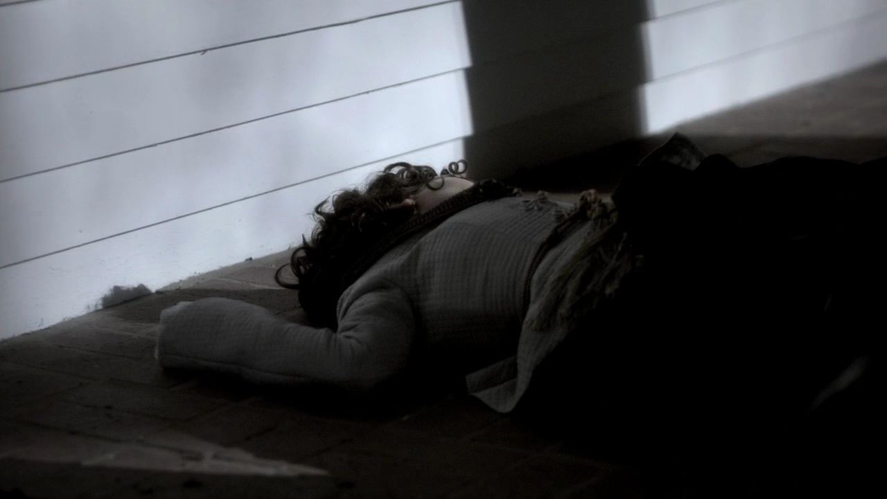 215VampireDiaries0077.jpg