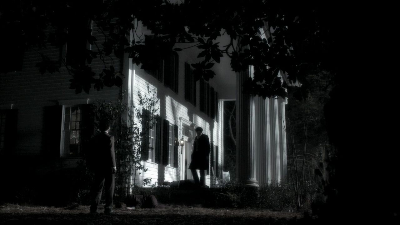 215VampireDiaries0080.jpg