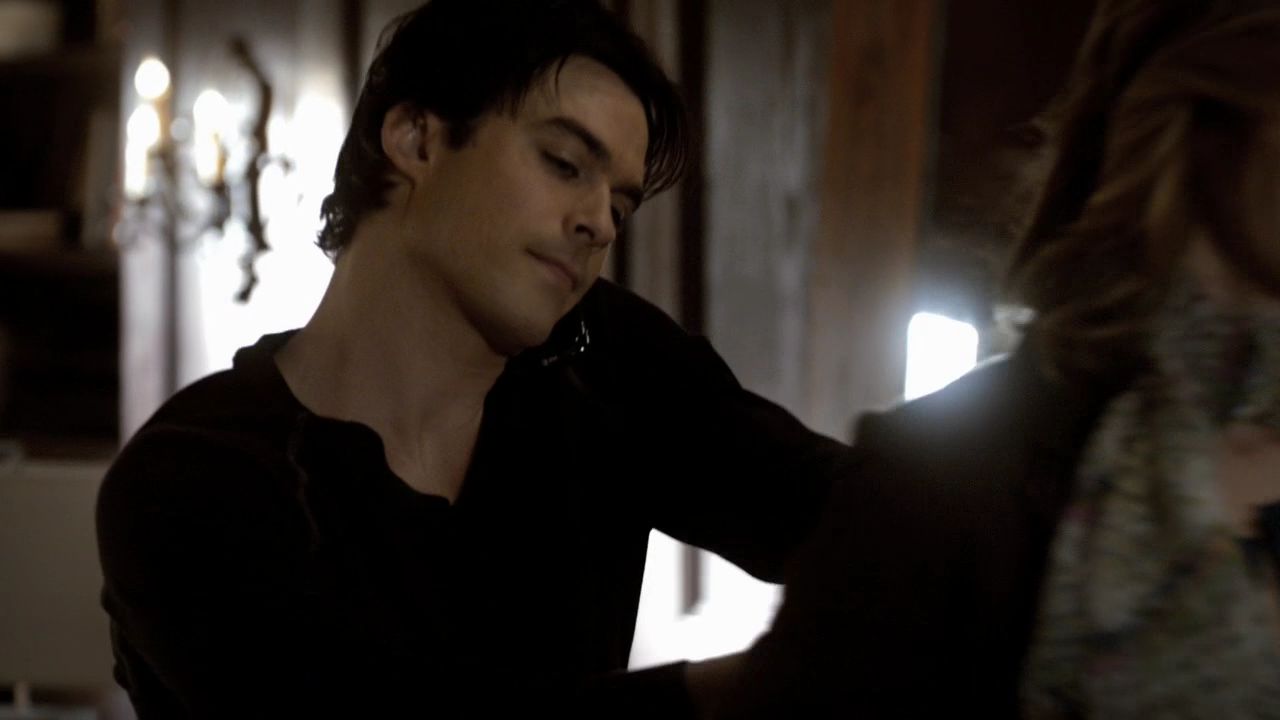 215VampireDiaries0117.jpg