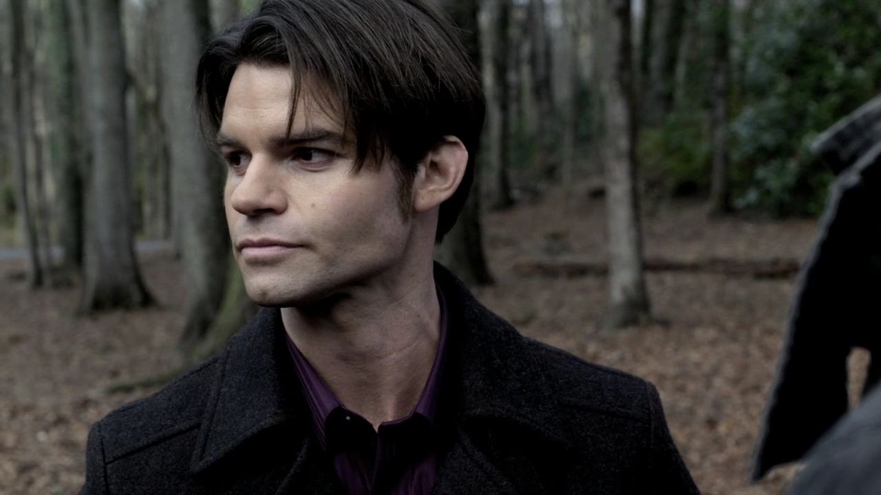 215VampireDiaries0202.jpg