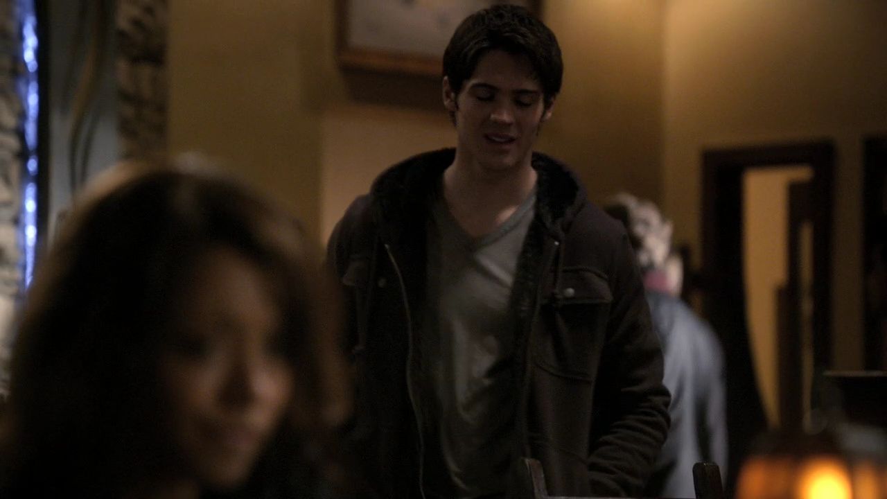 215VampireDiaries0211.jpg