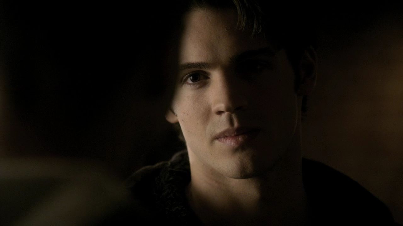 215VampireDiaries0260.jpg