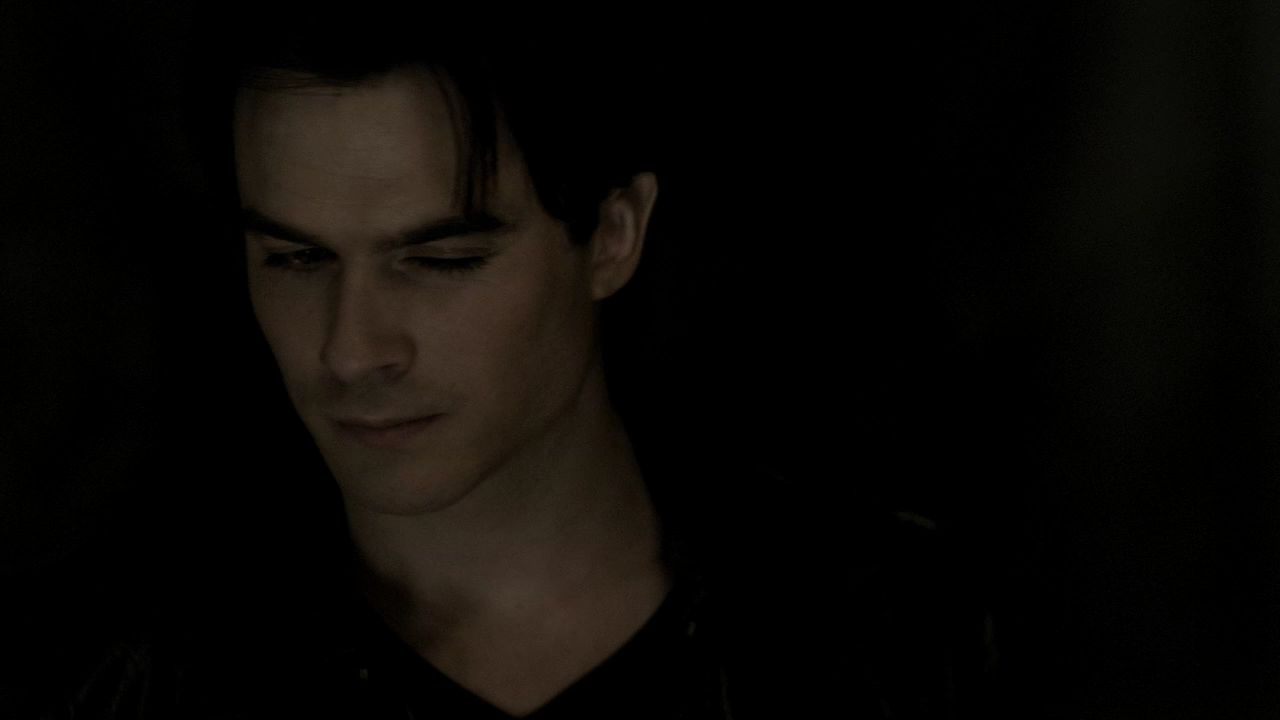215VampireDiaries0527.jpg
