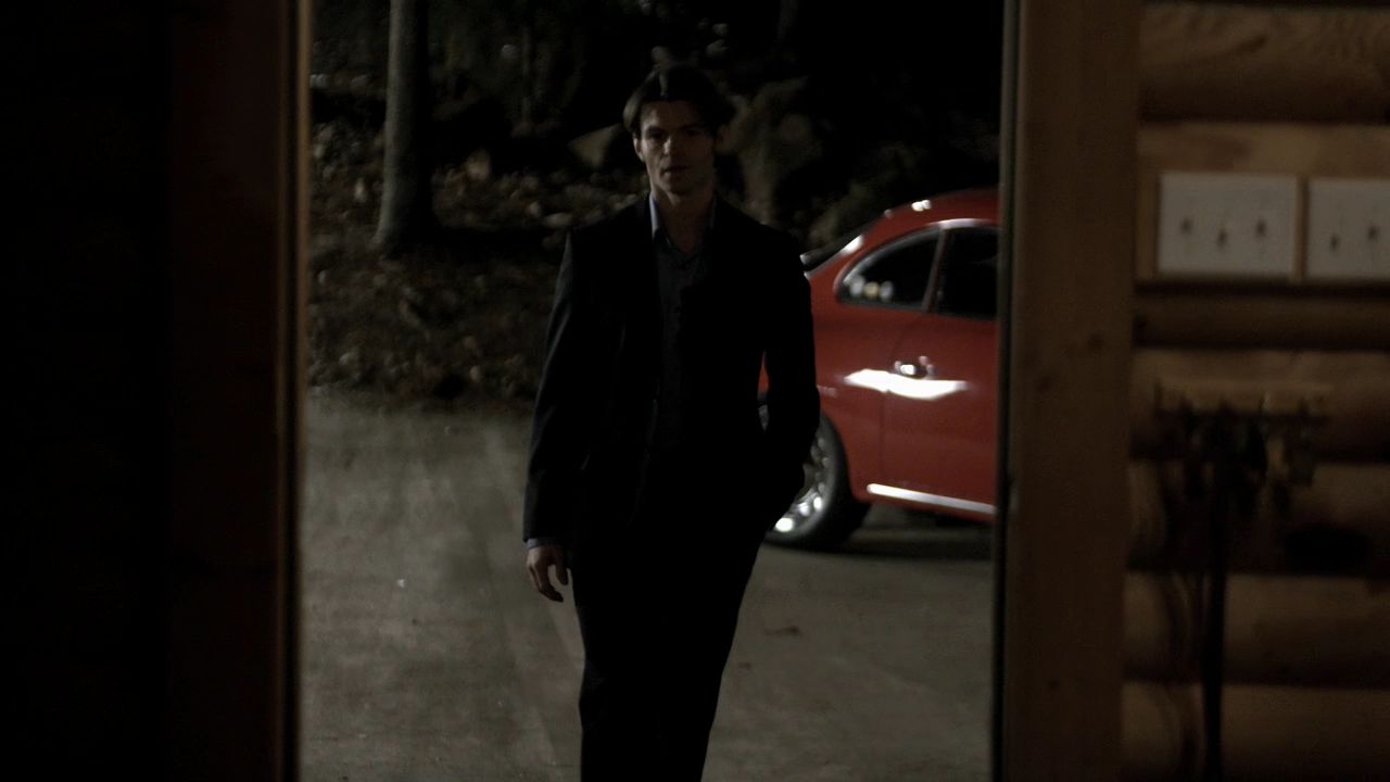 215VampireDiaries1498.jpg