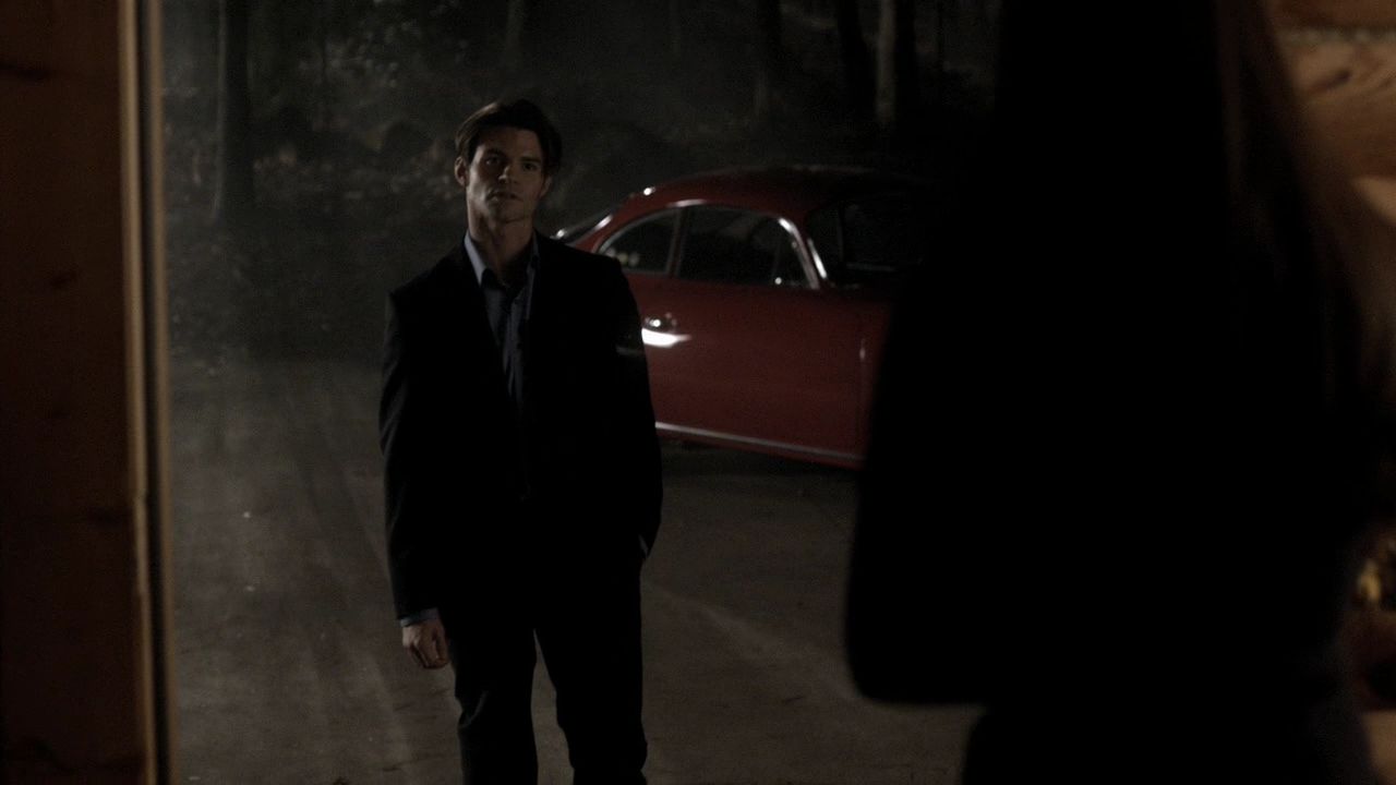 215VampireDiaries1516.jpg